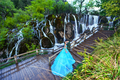 九寨沟婚纱摄影，九寨沟婚纱照，九寨沟婚纱摄影哪家好