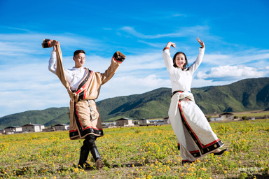 香格里拉婚纱摄影，香格里拉婚纱照，香格里拉旅拍