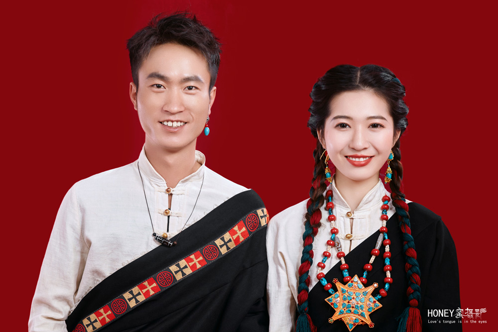 藏族结婚证_西藏婚纱摄影
